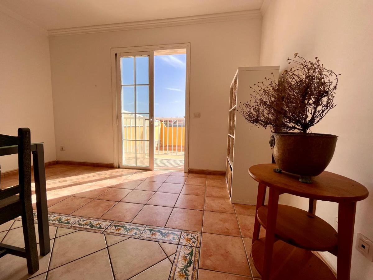 Integral 5 Coliving Bed & Breakfast El Medano  Bagian luar foto